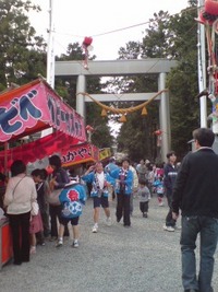 伊奈富神社の紫つつじ祭り