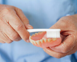 鈴鹿市の歯医者「大木歯科医院」の歯科ブログ-入れ歯のメリットとは？：口腔内の健康を保つためにのイメージ