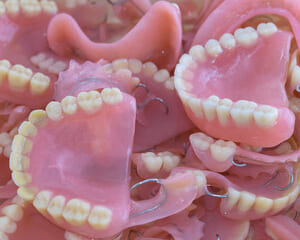 入れ歯の安全性について知っておきたいことのイメージ