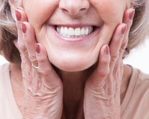 入れ歯で痴呆予防に効果的なケア方法のイメージ
