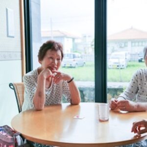 鈴鹿市の歯医者「大木歯科医院」の歯科ブログ-高齢でもインプラントはできる？糖尿病や骨粗鬆症の影響と、安全な治療のための「医科歯科連携」のイメージ