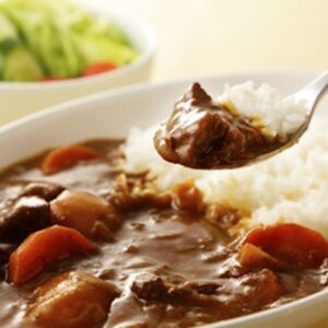 鈴鹿市の歯医者「大木歯科医院」の歯科ブログ-マウスピース矯正中のカレー・コーヒーは厳禁？着色対策と交換頻度の目安を歯科医が解説のイメージ