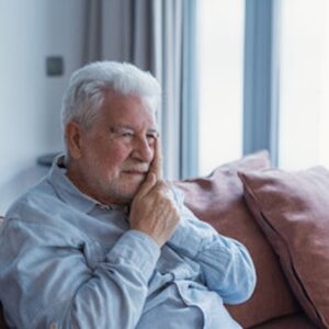 鈴鹿市の歯医者「大木歯科医院」のブログ-外れない総入れ歯(IOD)の違和感はなぜ起こる?原因と対処法を解説のイメージ