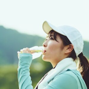 鈴鹿市の歯医者「大木歯科医院」のブログ-梅雨や夏に口が乾くのはなぜ?ドライマウスと水分・食事の関係のイメージ